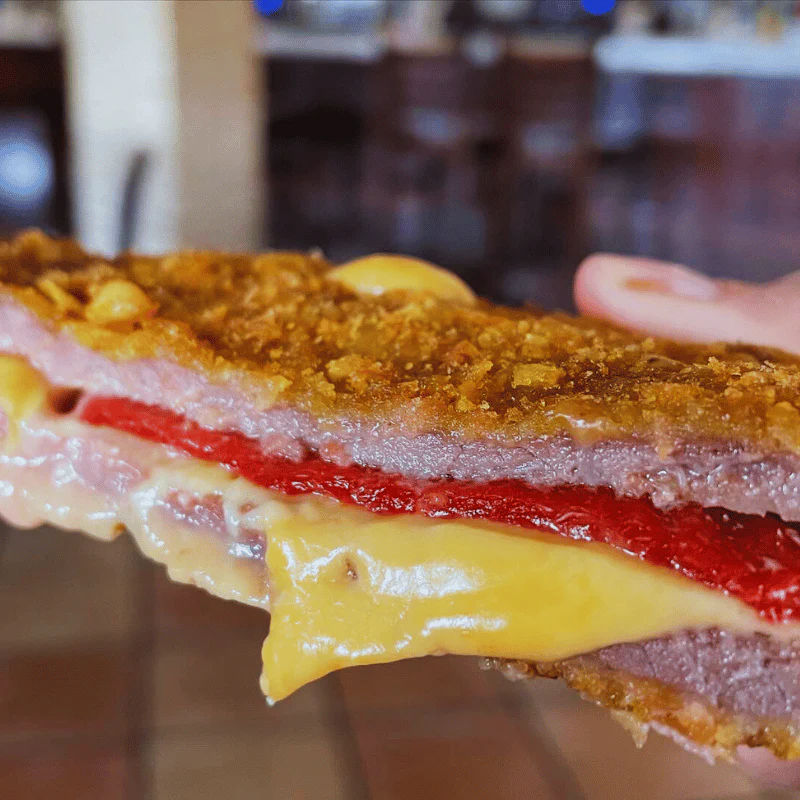 2  Cachopos de ternera rellenos de jamón ib Abrasador, cheddar y piquillo