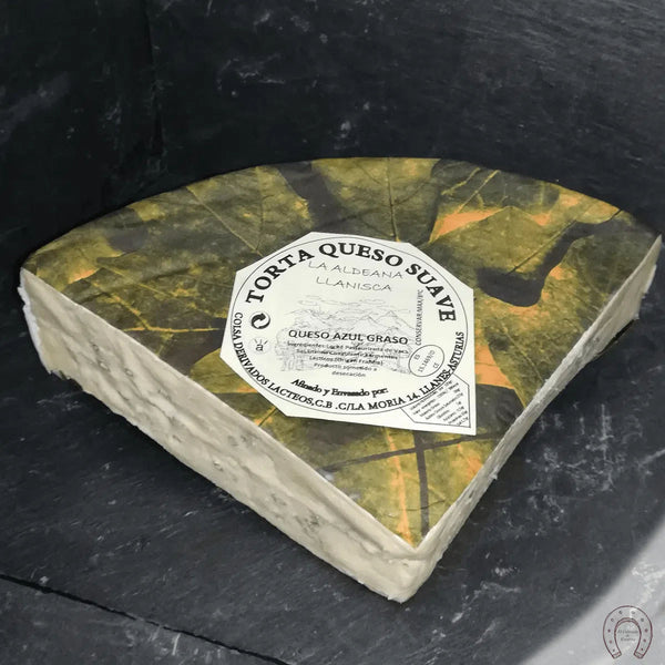 Soft blue cheese cake - 270g wedge