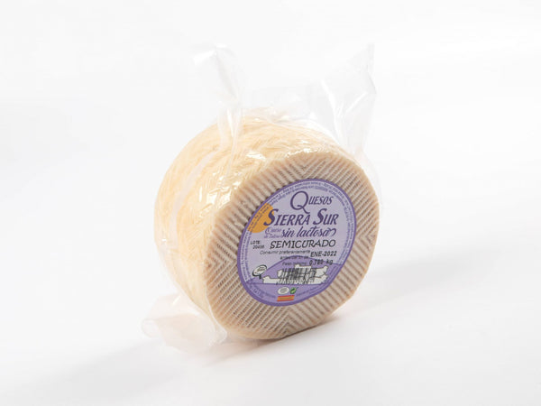 Whole lactose-free semi-cured goat cheese