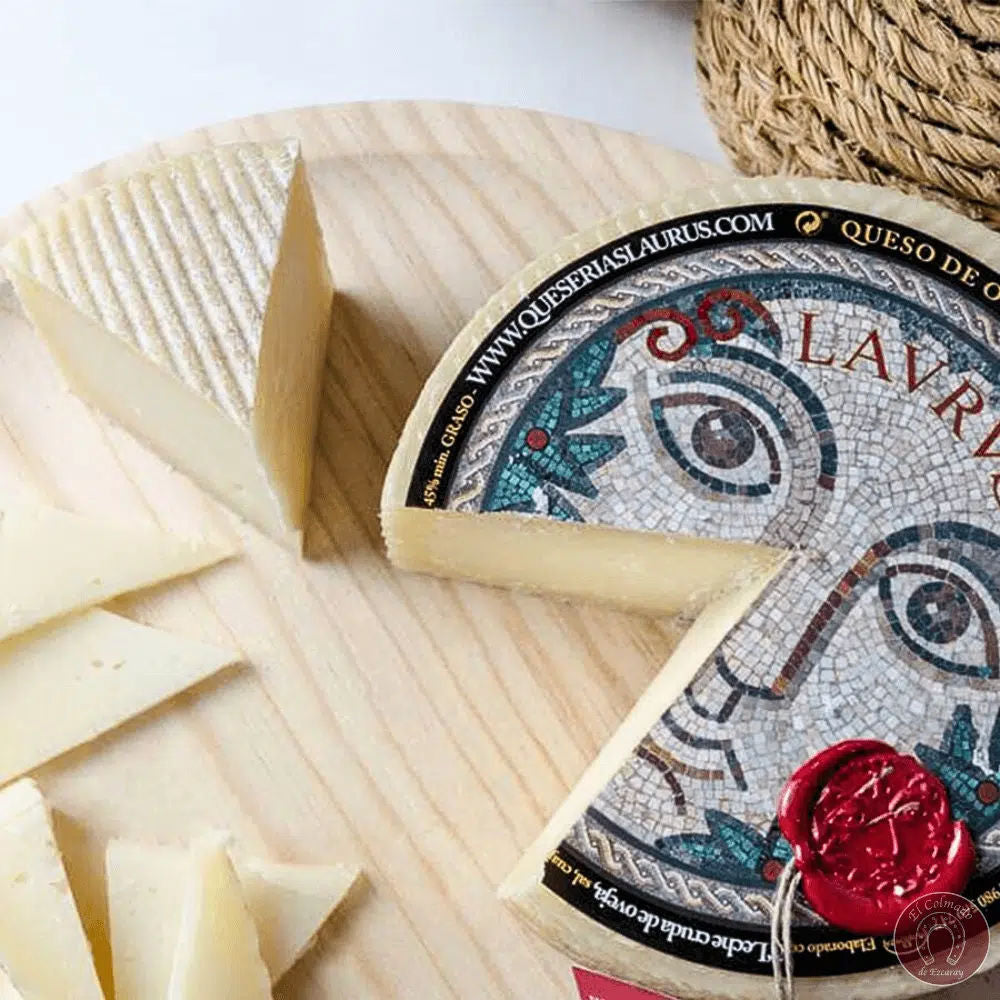 Queso Añejo Laurus - entero 3 Kg