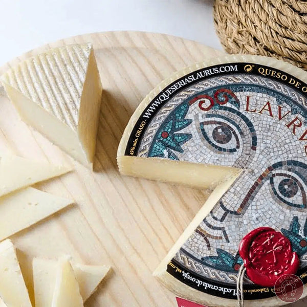 Queso Añejo Laurus - entero 3 Kg