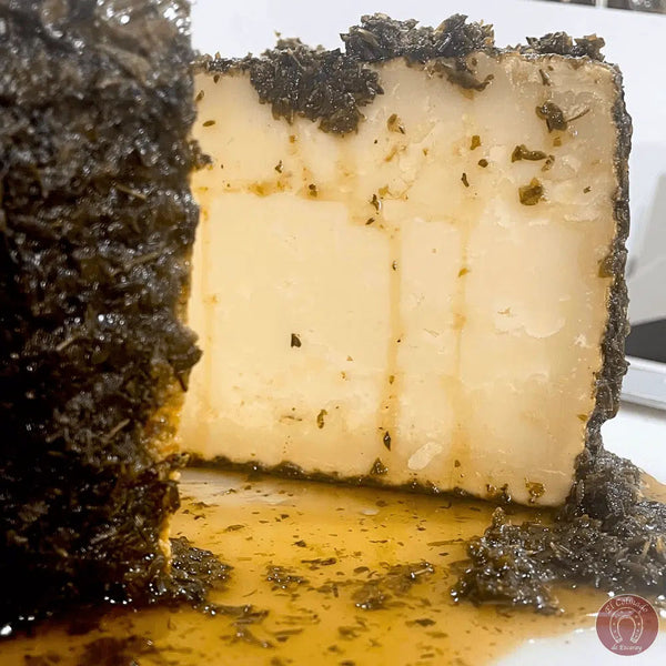 Cheese with Honey and Oregano - 370g wedge
