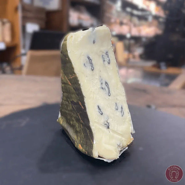 Soft blue cheese cake - 270g wedge