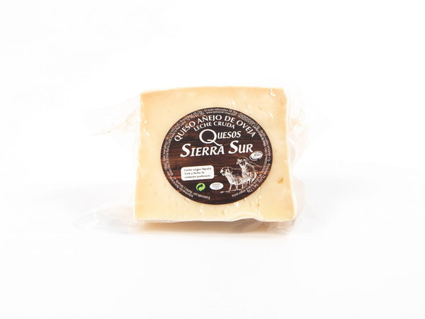 Queso añejo de leche cruda de oveja cuña